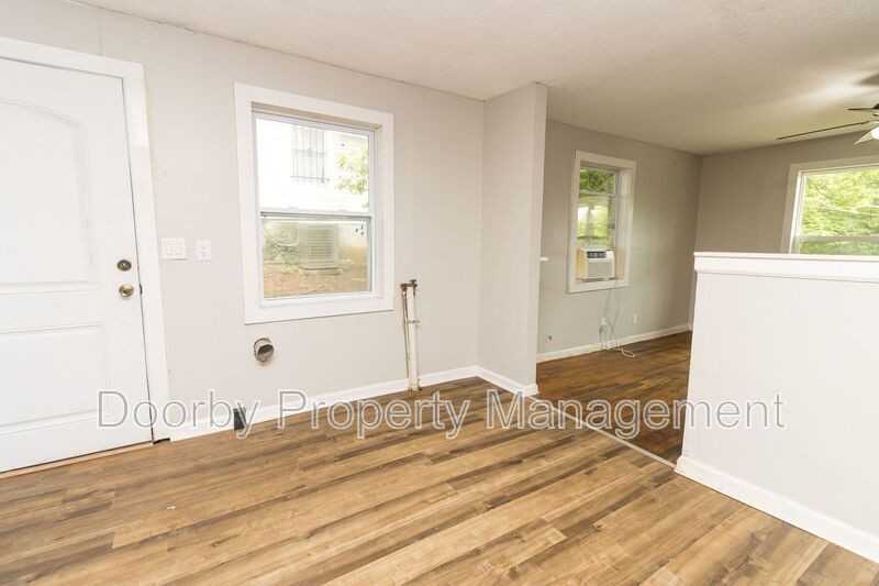 2215 Allin St #B - Photo 5 of 14