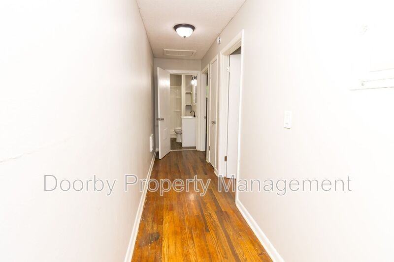 2215 Allin St #B - Photo 6 of 14