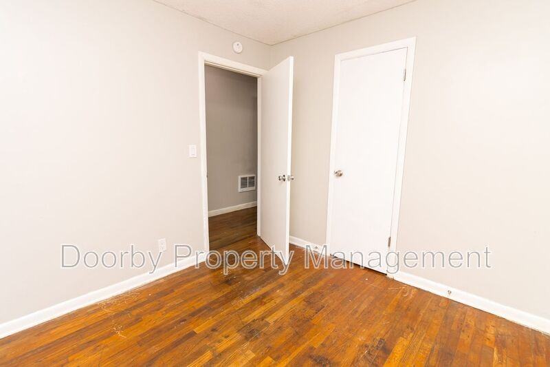 2215 Allin St #B - Photo 7 of 14