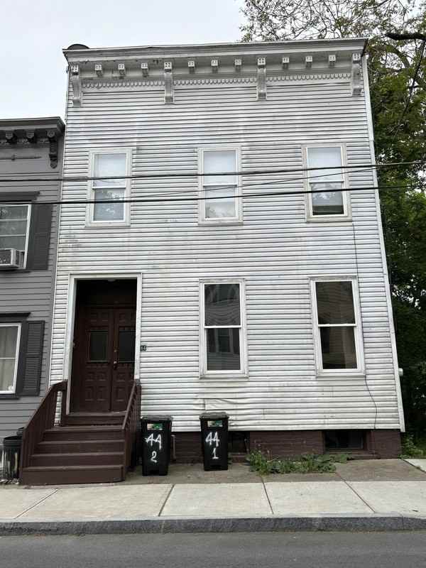 44 Osborne St - Photo 2 of 9