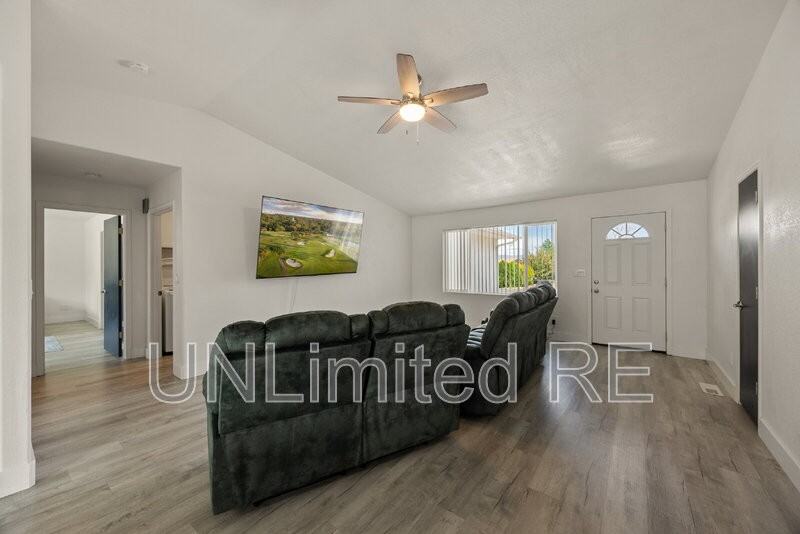 3486 N Christine Dr - Photo 3 of 28