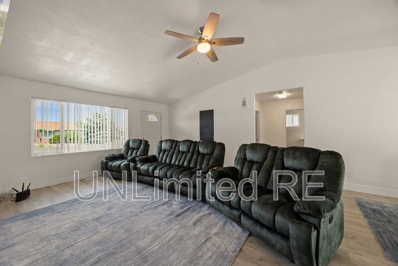 3486 N Christine Dr - Photo 4 of 28