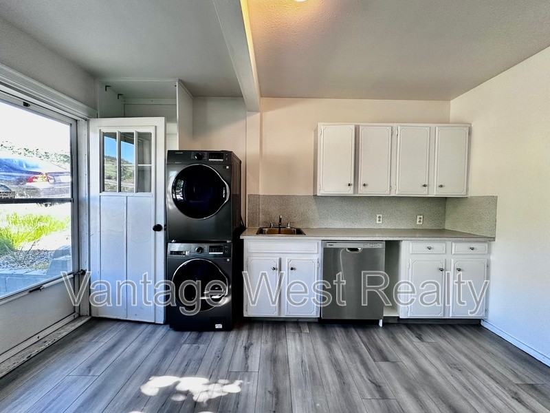 1285 Latta Rd - Photo 5 of 14