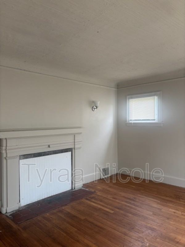1200 Lenox St - Photo 2 of 20