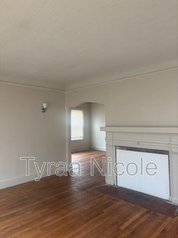 1200 Lenox St - Photo 3 of 20