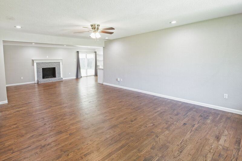 304 S Grove Rd - Photo 7 of 37