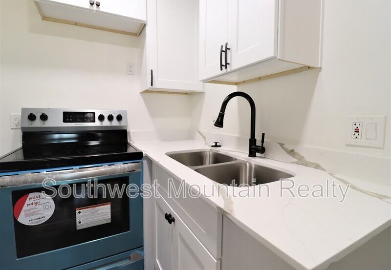7122 N 48th Ave #5A - Photo 2 of 11