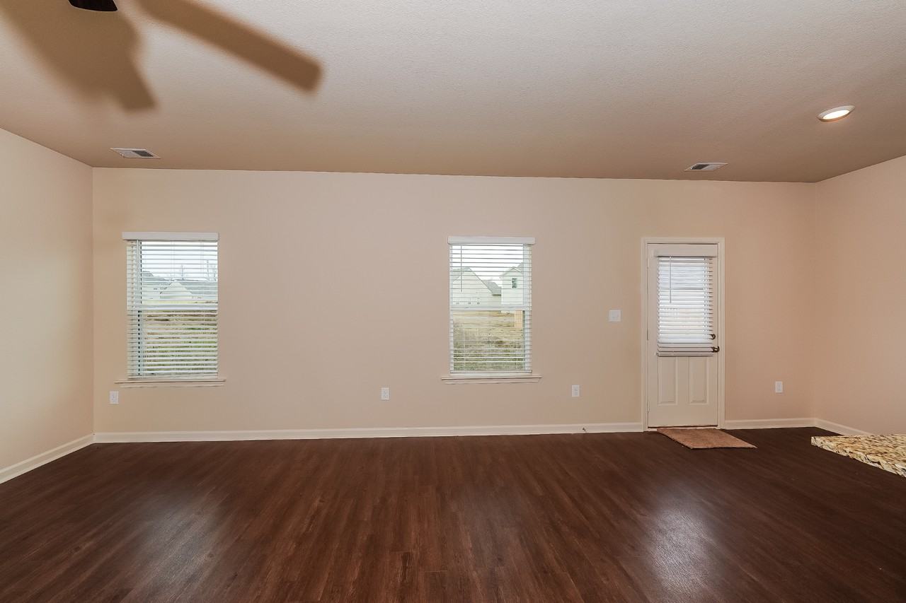 525 Clover Cir - Photo 3 of 16