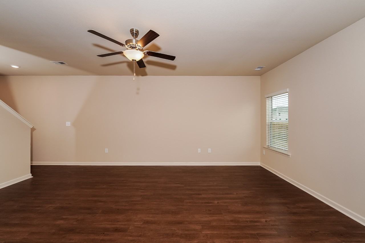 525 Clover Cir - Photo 5 of 16
