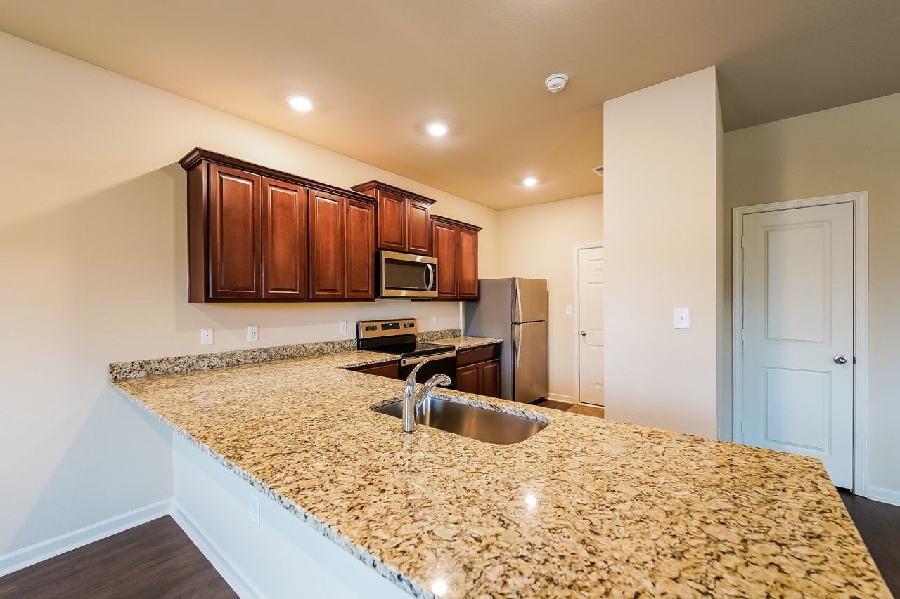 525 Clover Cir - Photo 6 of 16
