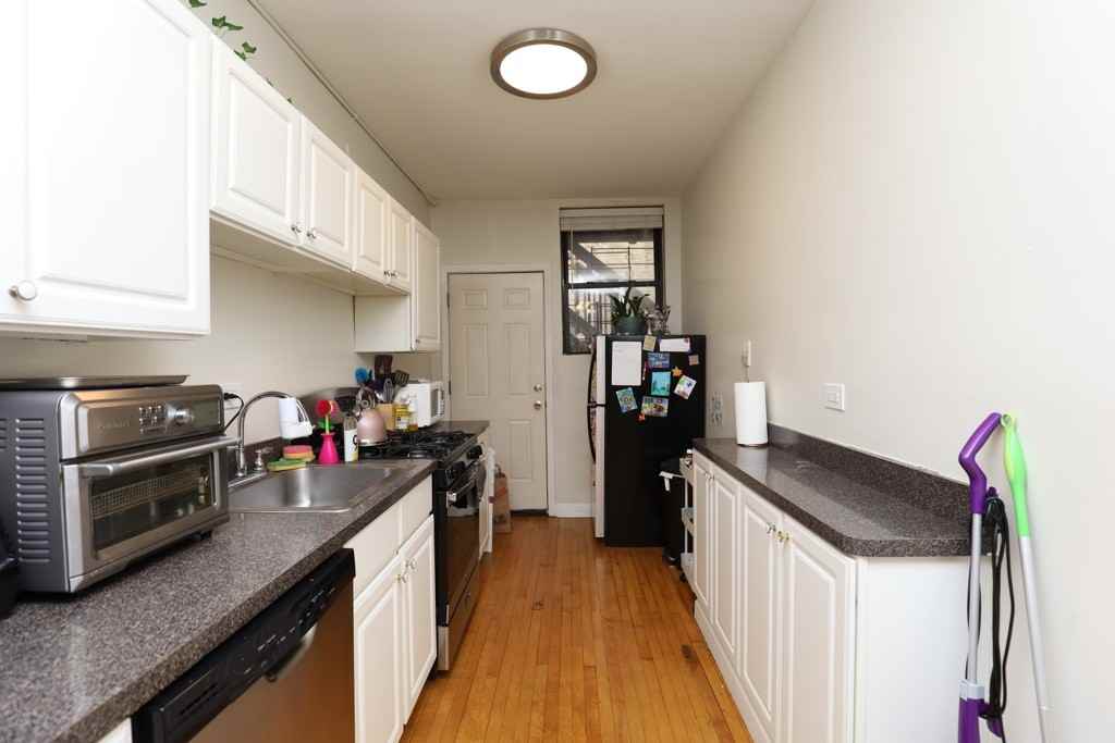 724 W Roscoe St #2N - Photo 2 of 21