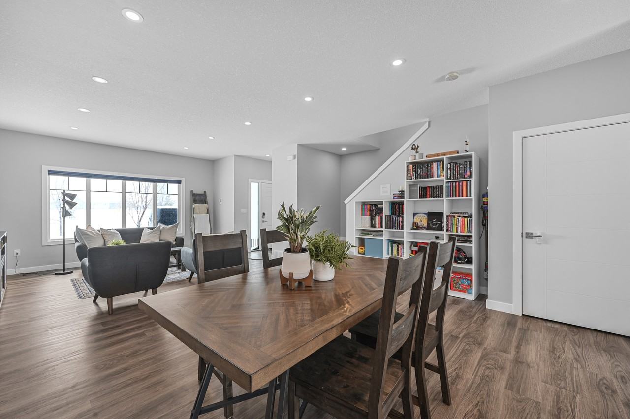 53 Dillingham Ave - Photo 7 of 27