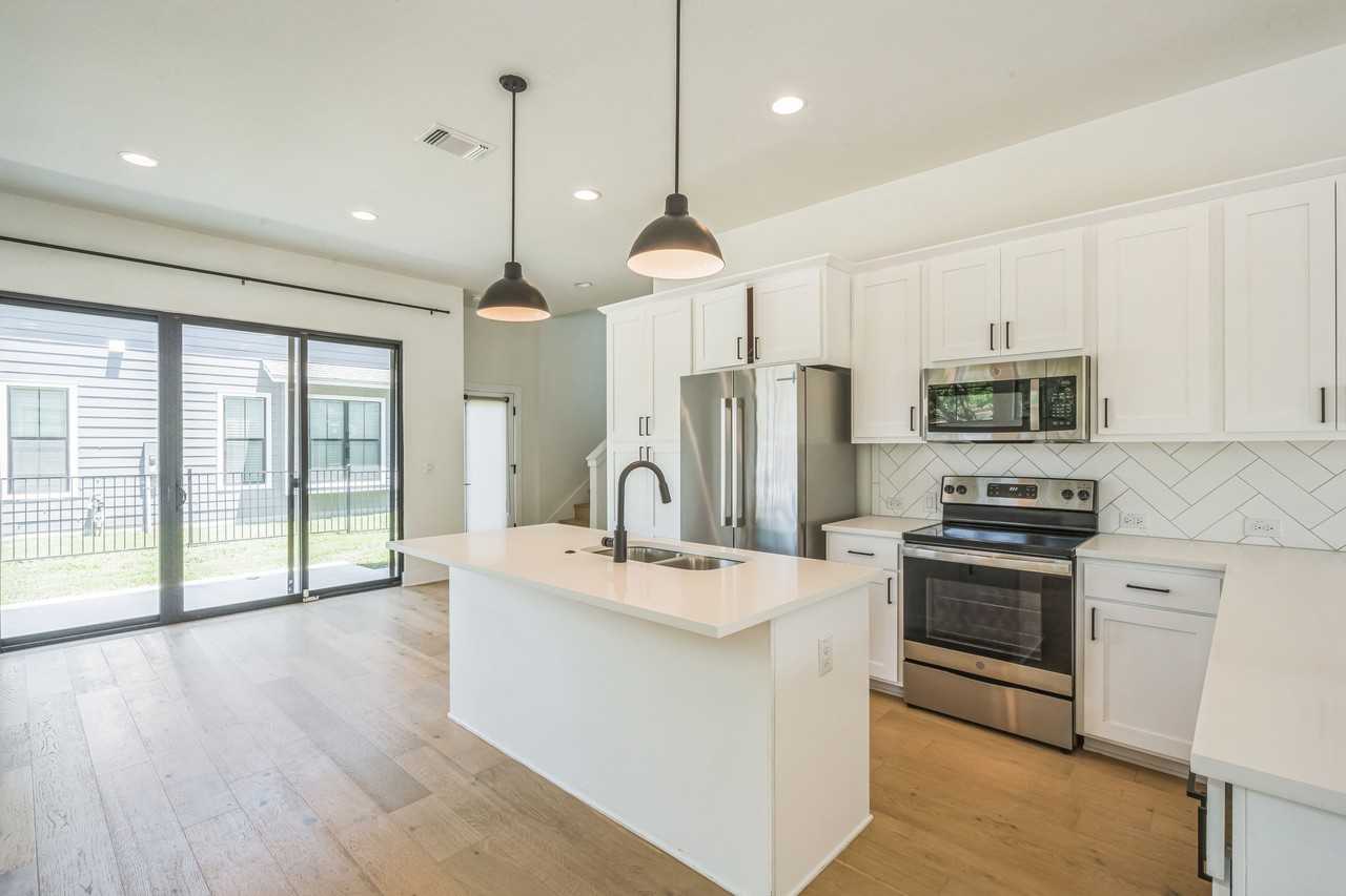 1701 S Pine St - Photo 5 of 16