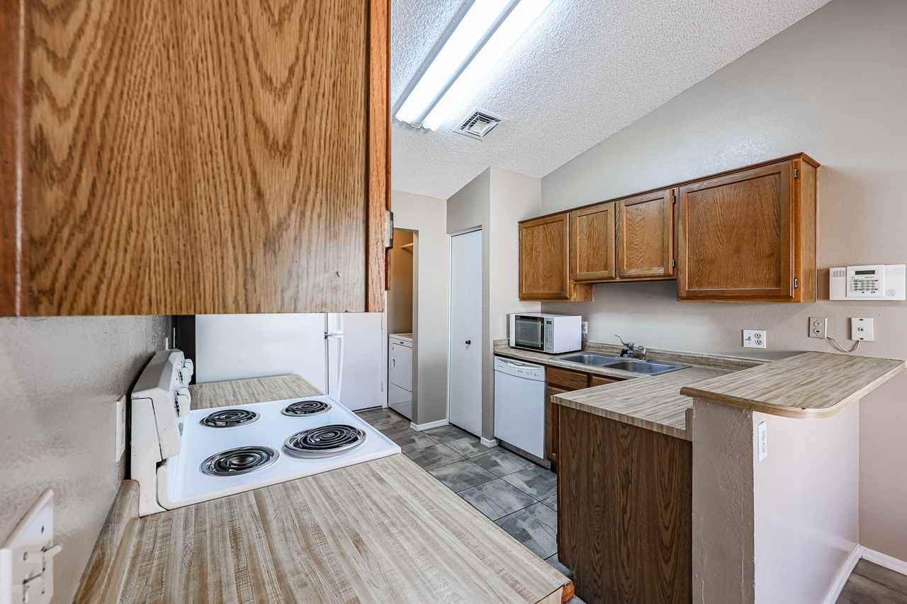 10010 N 66th Ave - Photo 4 of 26