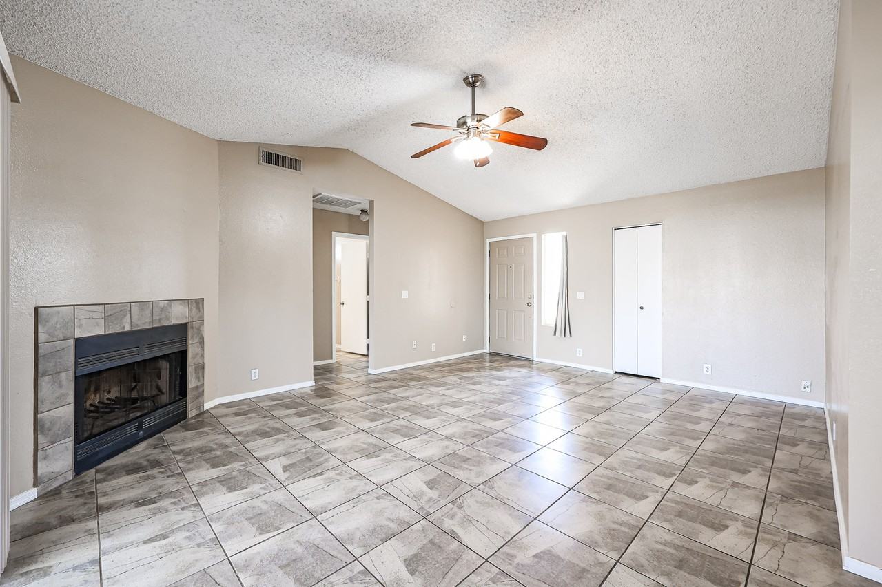 10010 N 66th Ave - Photo 5 of 26