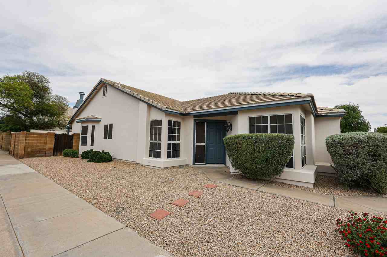 15831 N 6th Ave - Photo 3 of 40