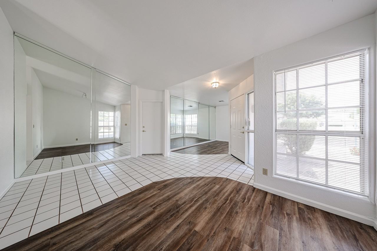 15831 N 6th Ave - Photo 6 of 40
