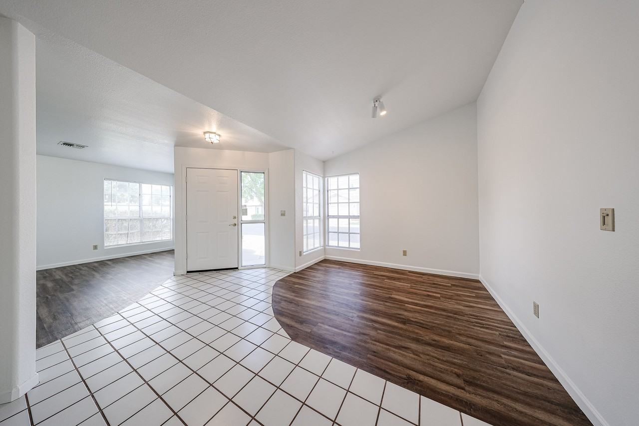 15831 N 6th Ave - Photo 7 of 40