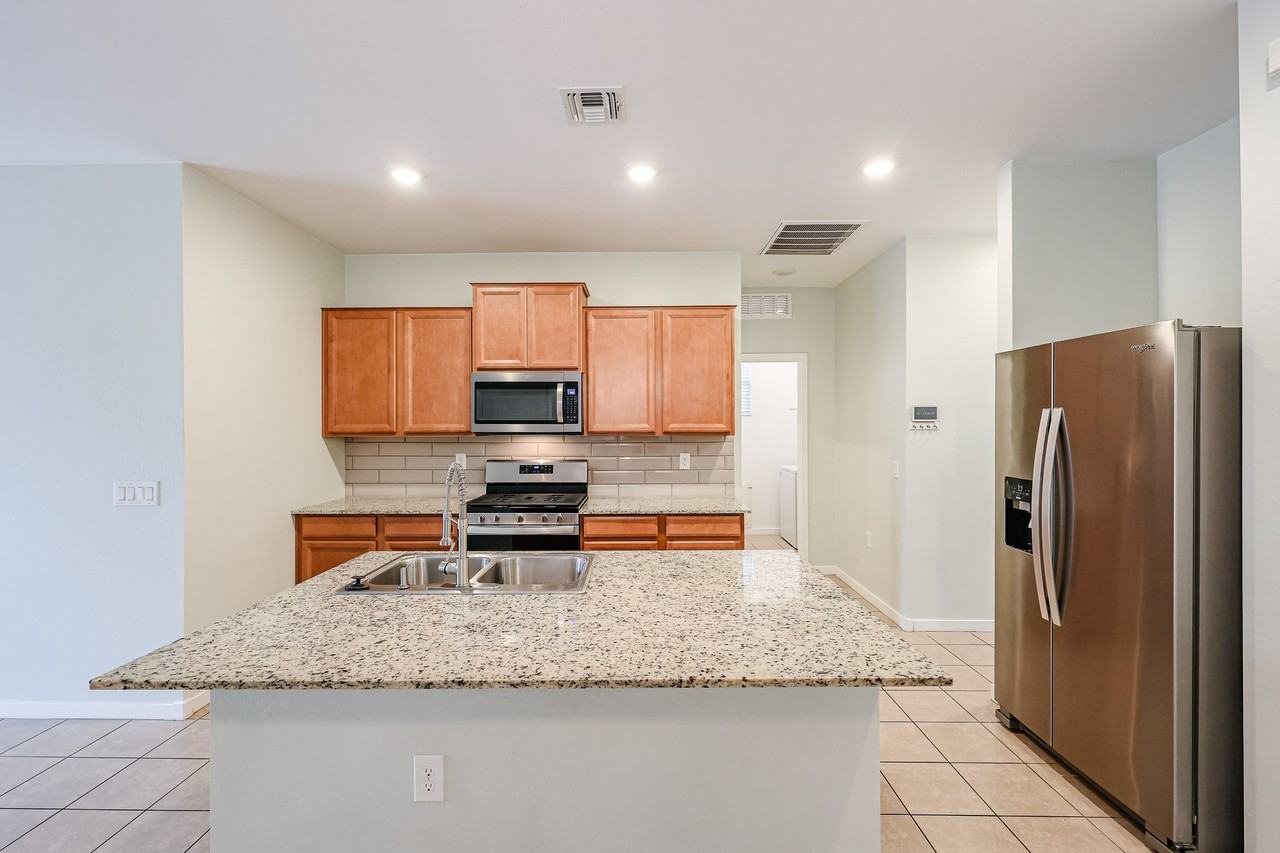 14151 W Georgia Dr - Photo 4 of 28