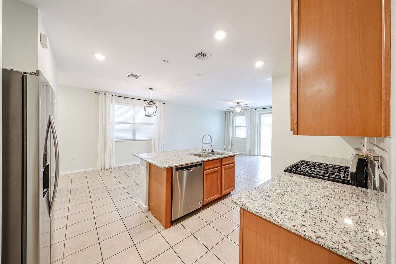 14151 W Georgia Dr - Photo 5 of 28