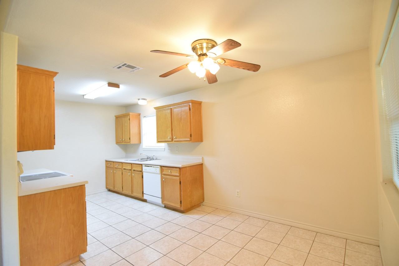 1505 Oleta St - Photo 4 of 19