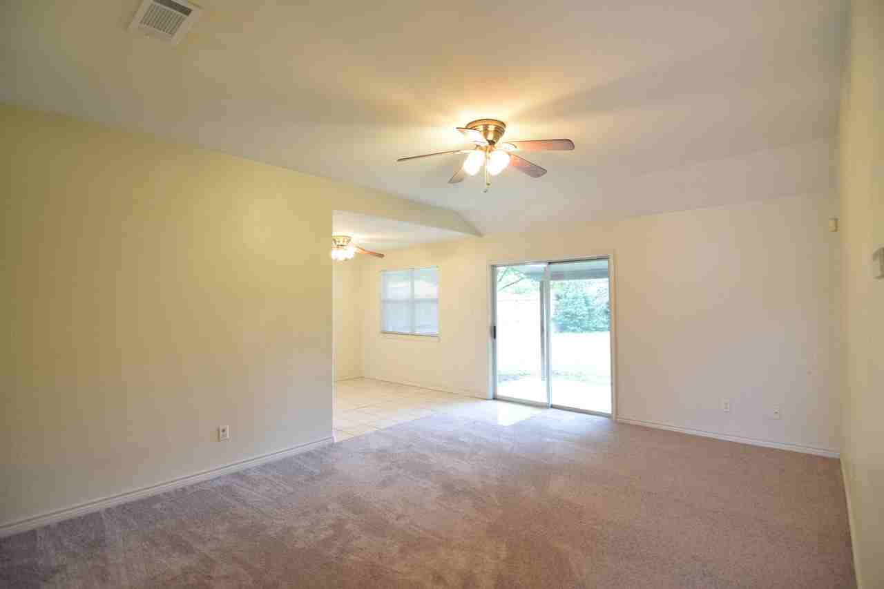 1505 Oleta St - Photo 7 of 19