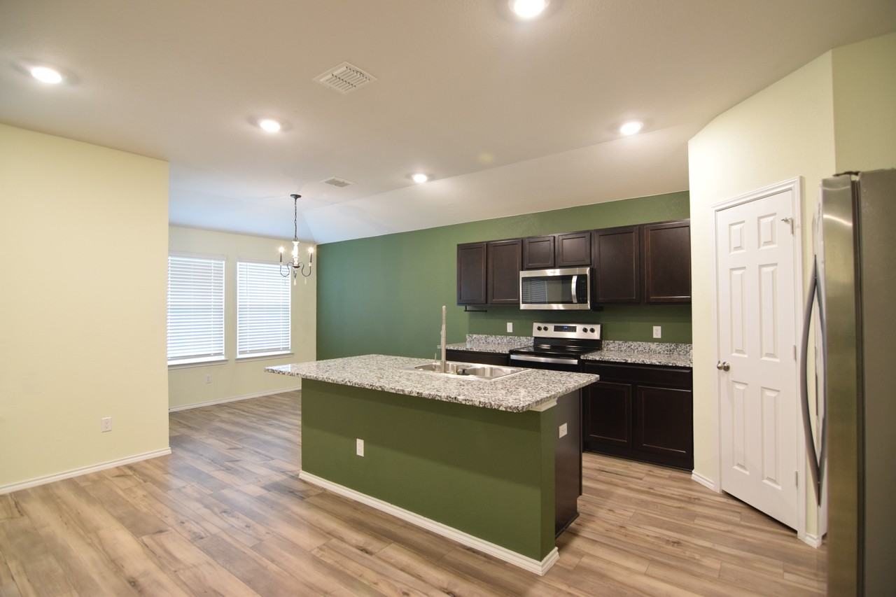 749 Jersey Ct - Photo 6 of 20