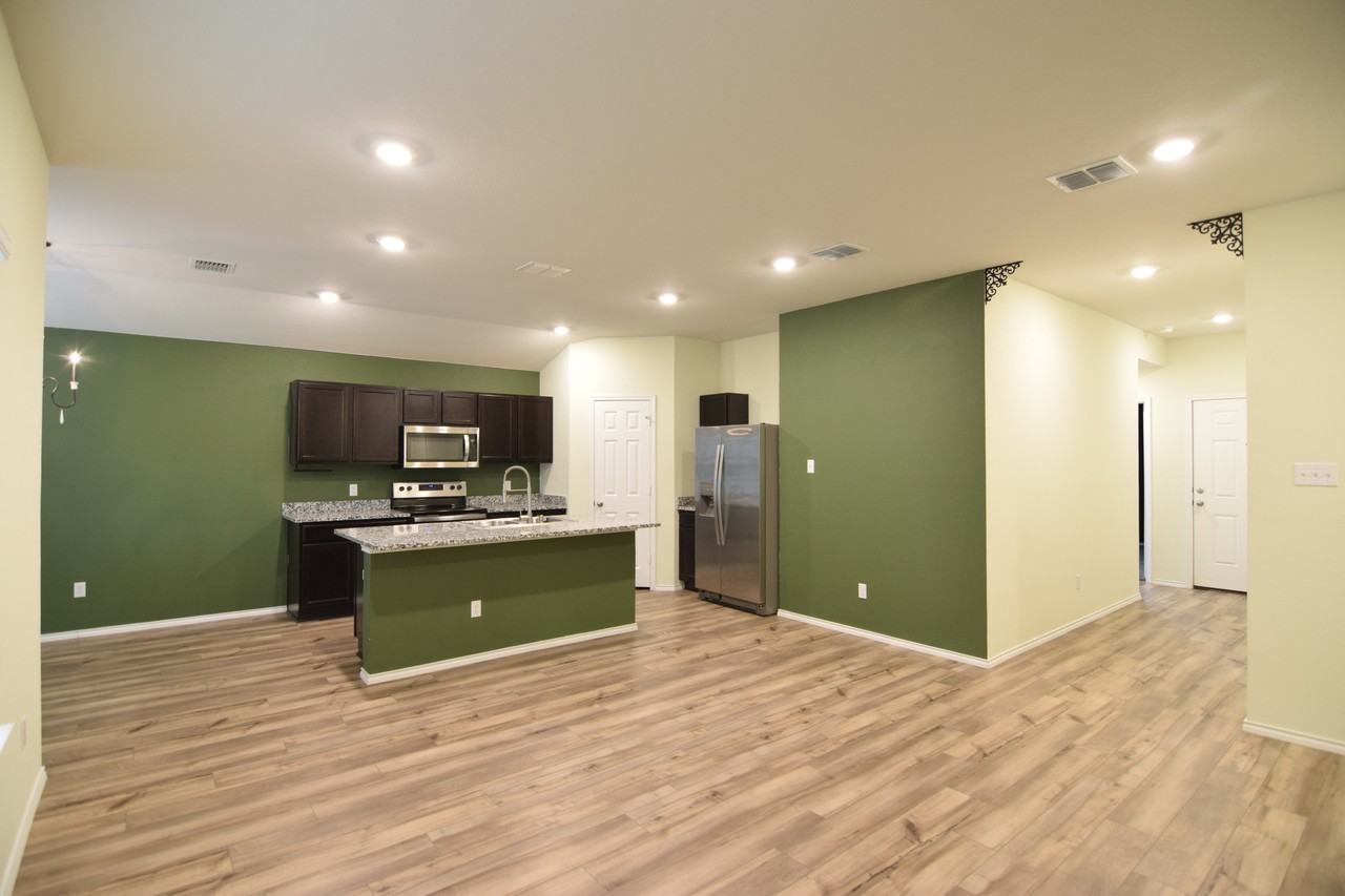 749 Jersey Ct - Photo 7 of 20