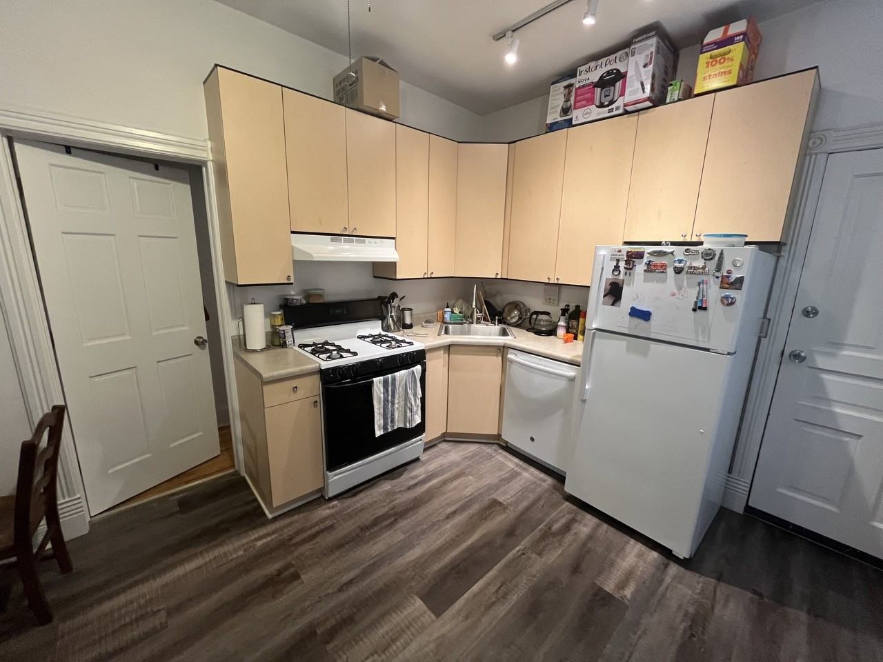 1453 W Thomas St #1R - Photo 7 of 15