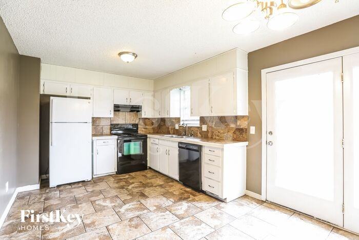 2217 Sw Keystone Dr - Photo 3 of 15