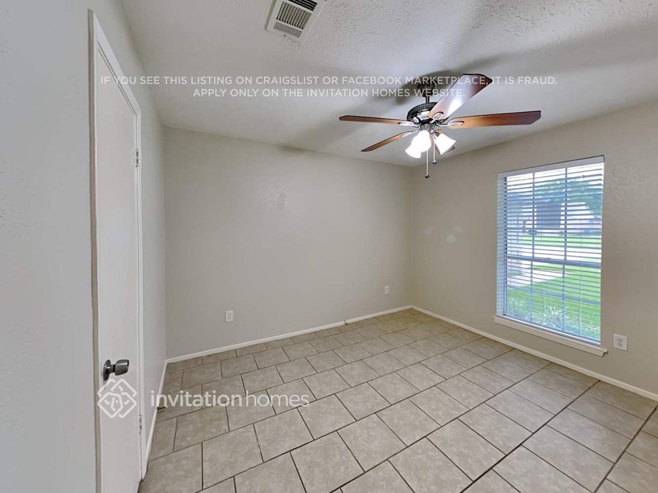 16511 Forest Bend Ave - Photo 3 of 18