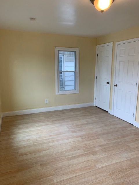 886 Scanlon Ave - Photo 2 of 18