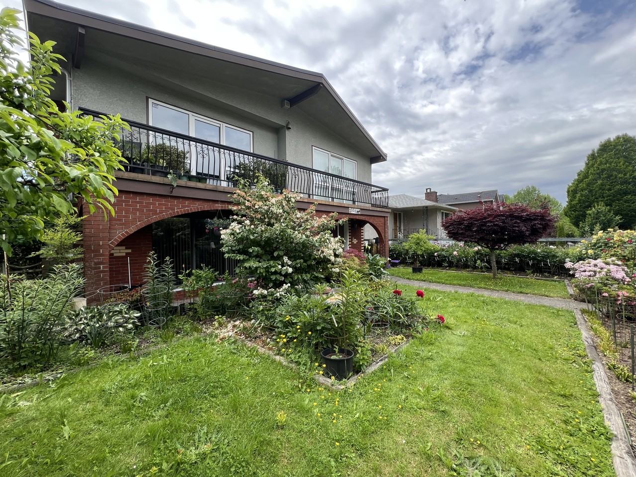 2668 East 1st Avenue - Photo 3 of 27