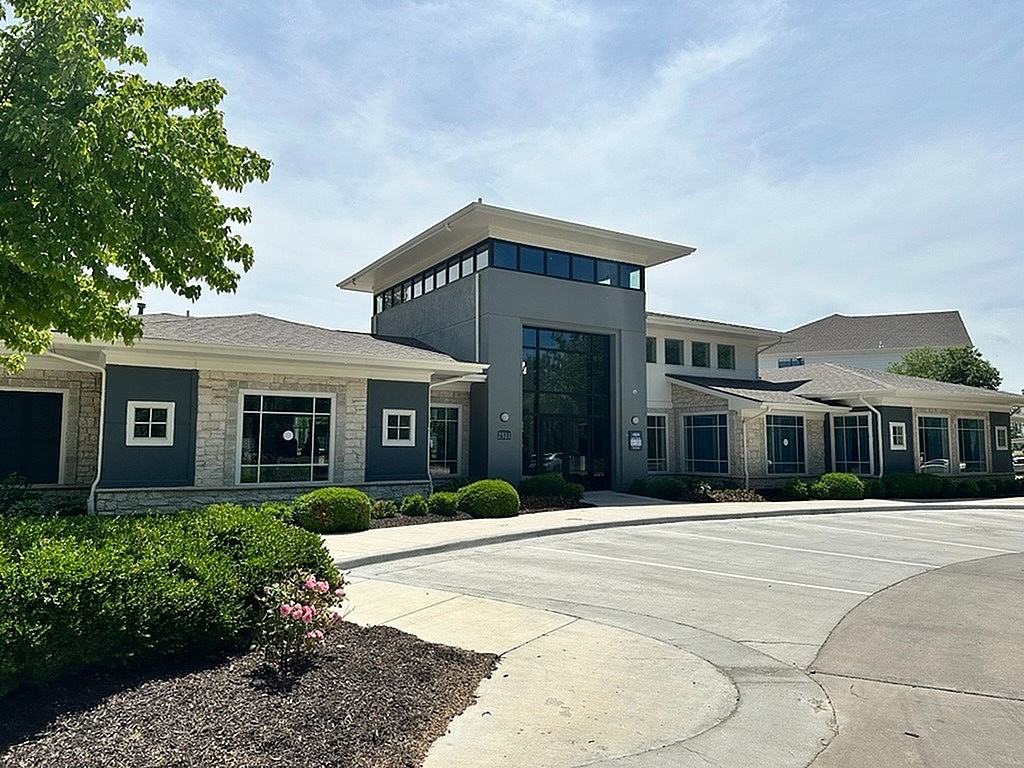 The Landing Lawrence - Photo 3 of 38