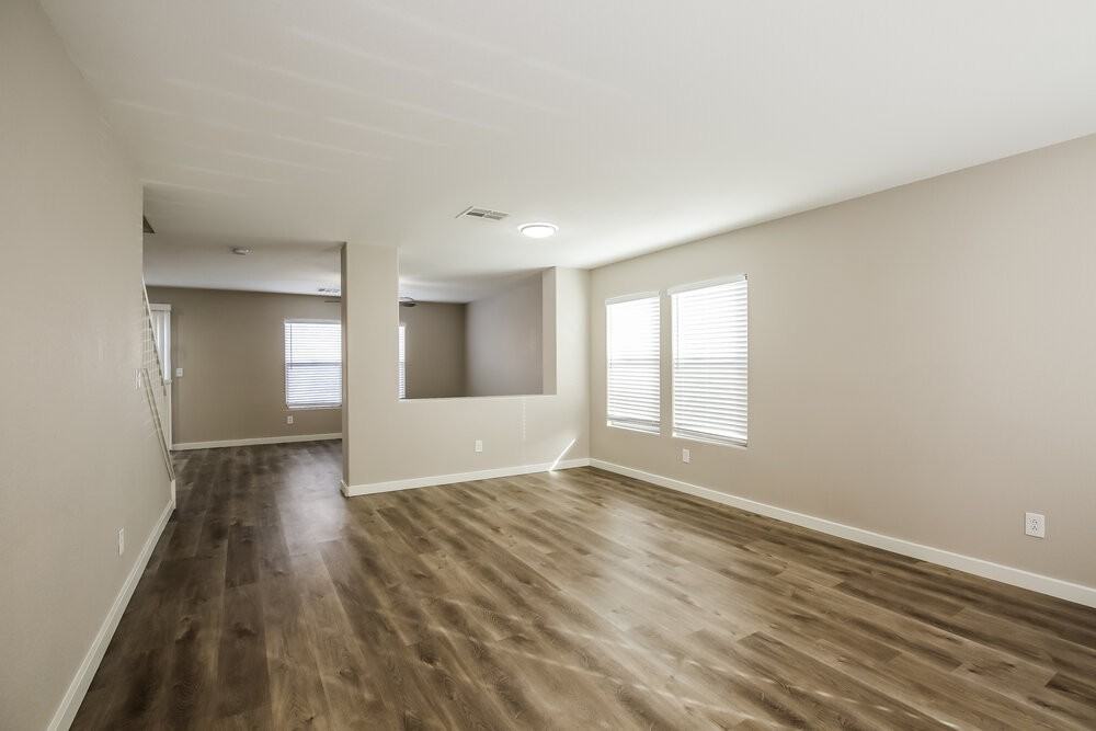 5048 Charlo Dr - Photo 5 of 17