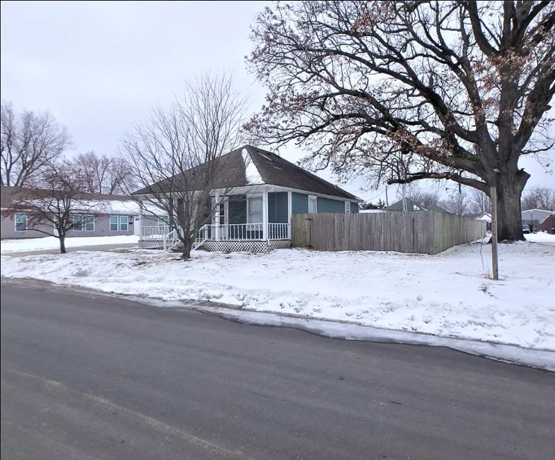 1112 S Porter St - Photo 2 of 9