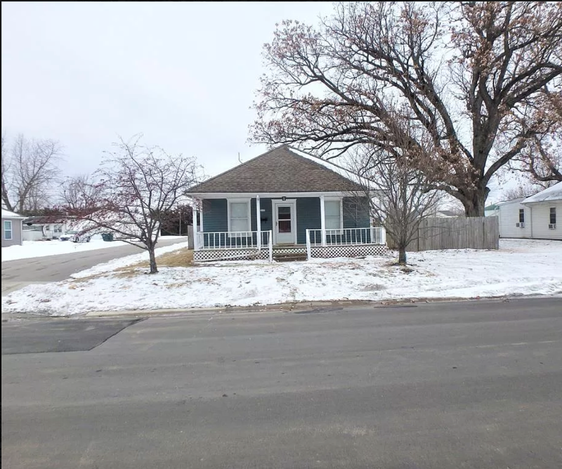 1112 S Porter St - Photo 3 of 9