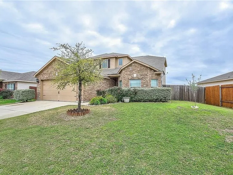 1417 Cottonwood Trl - Photo 2 of 25