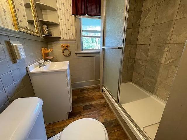 456 S Madison St - Photo 2 of 6