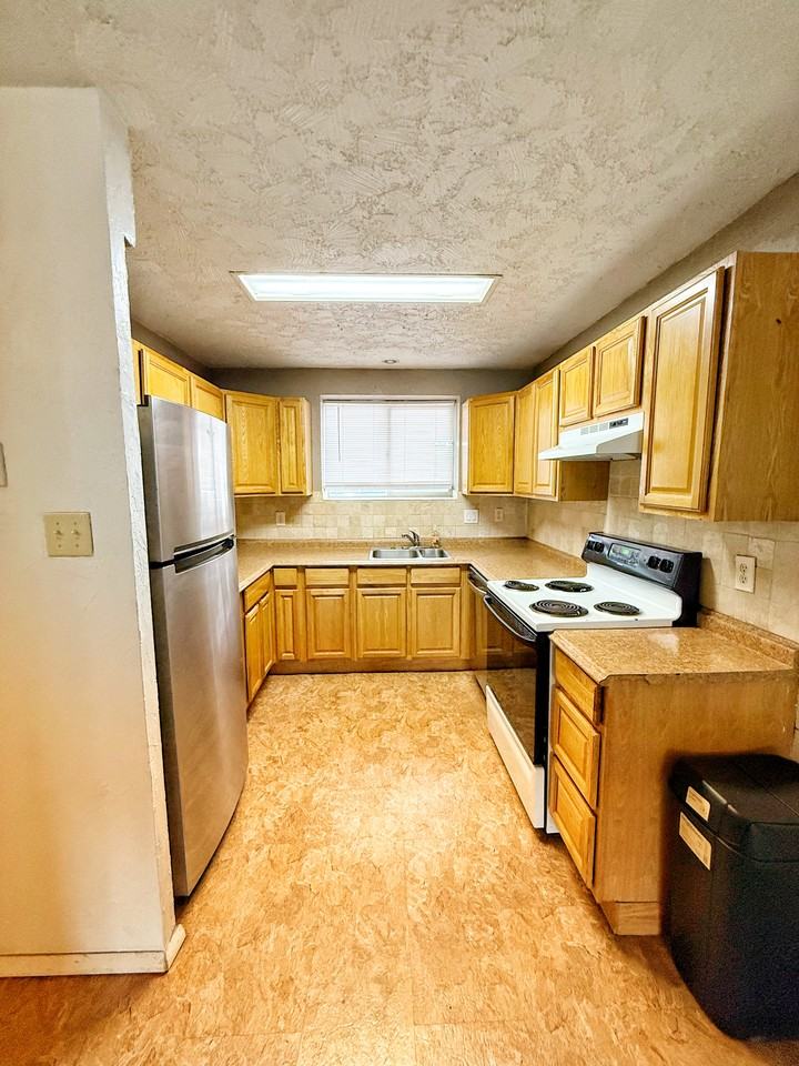 1011 Belford Ave - Photo 2 of 4