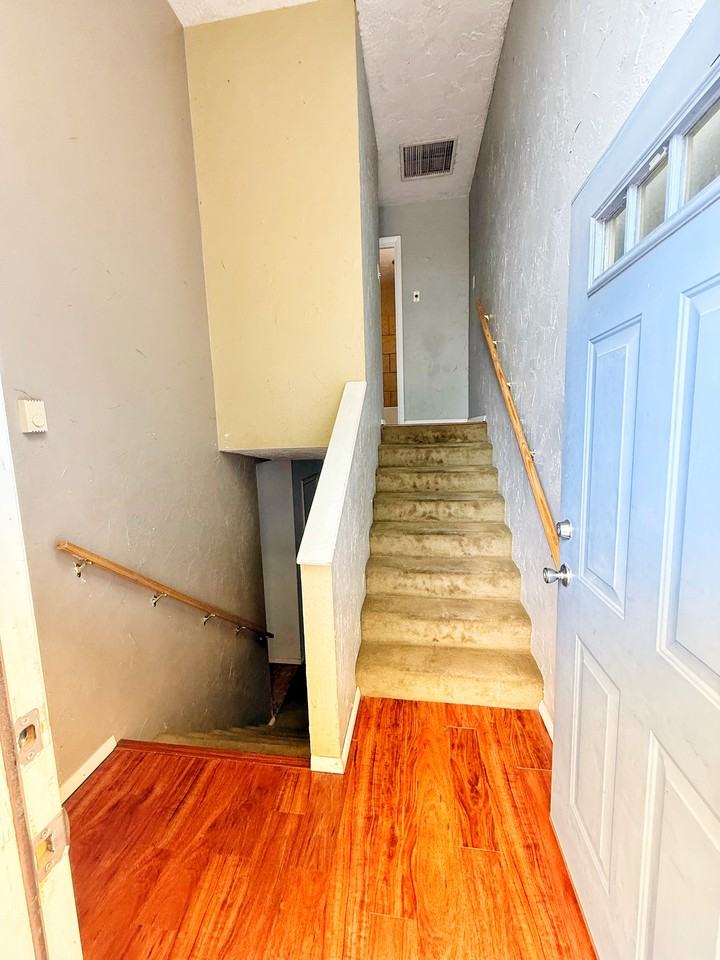 1011 Belford Ave - Photo 3 of 4
