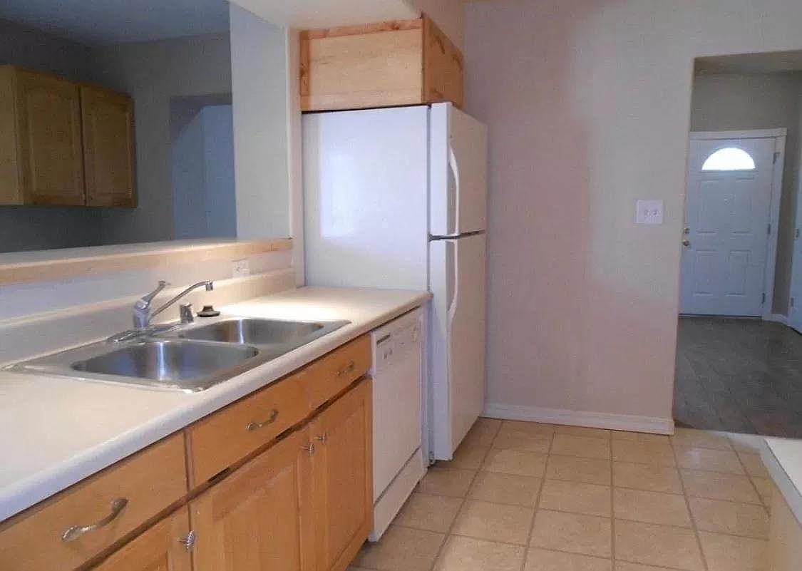 537 Espanola St Ne #NA - Photo 2 of 14