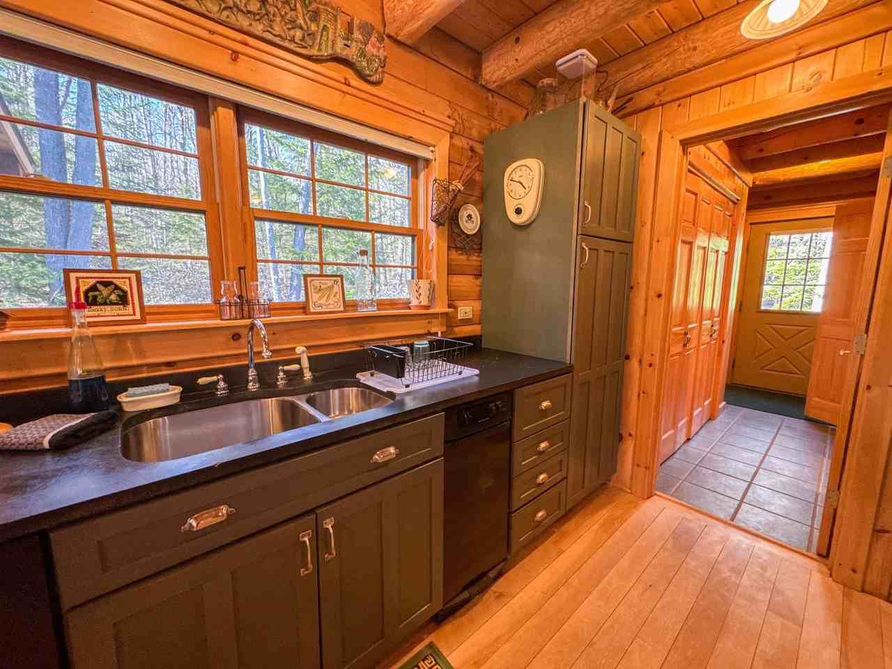 104 Old County Rd - Photo 3 of 38