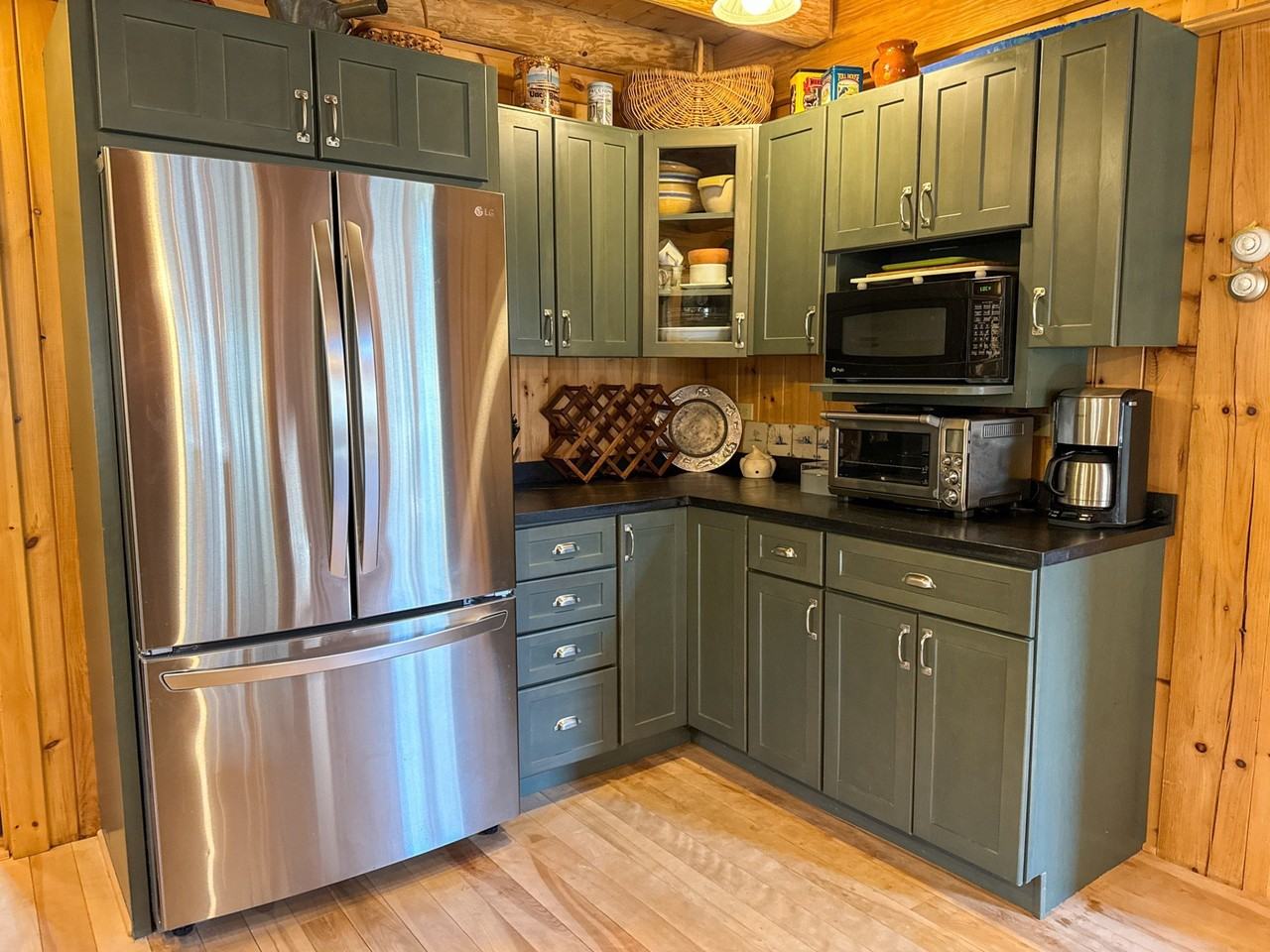 104 Old County Rd - Photo 7 of 38