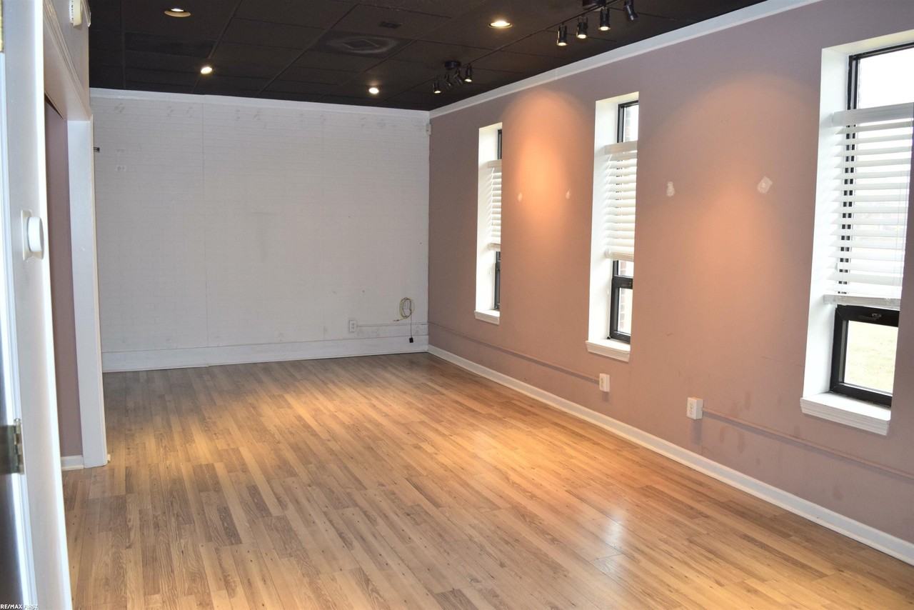 25326 Little Mack Ave - Photo 3 of 10