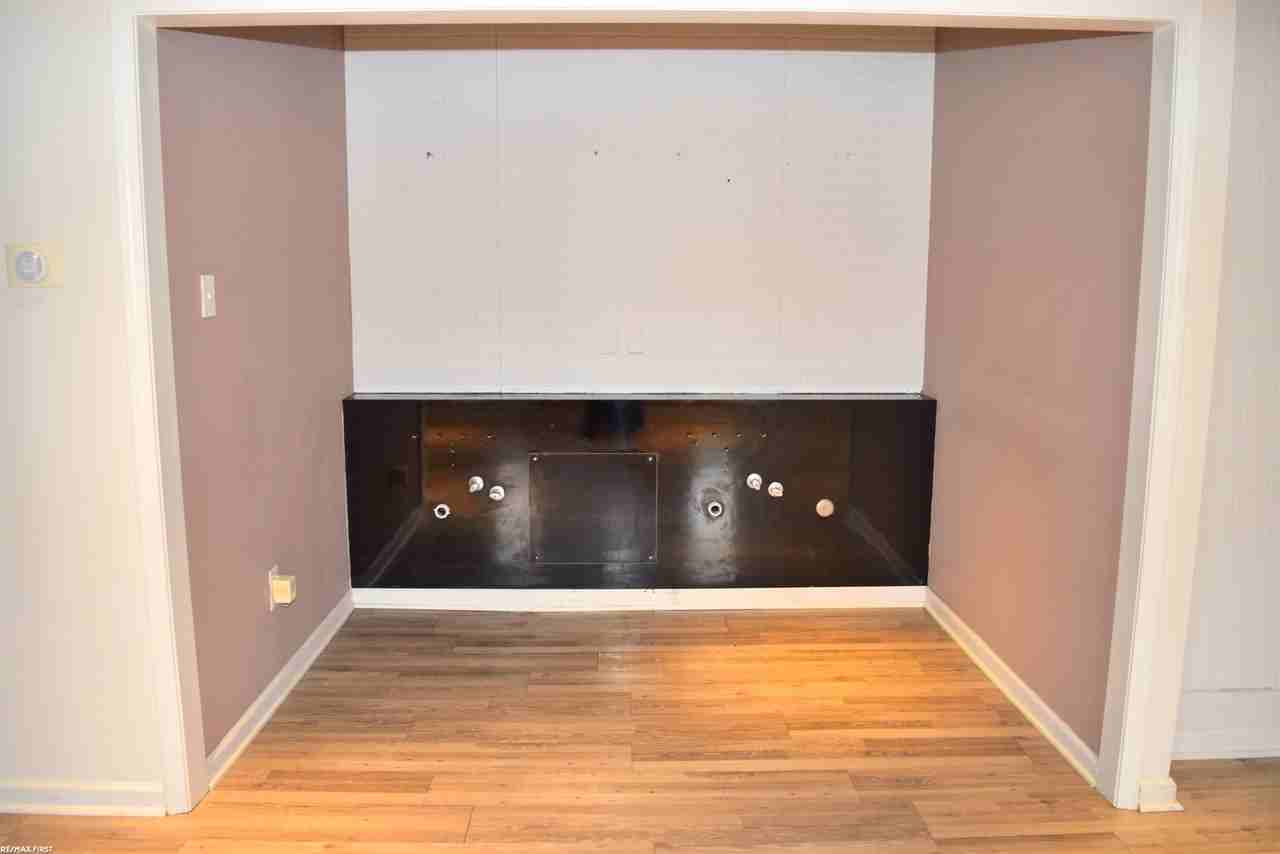 25326 Little Mack Ave - Photo 4 of 10