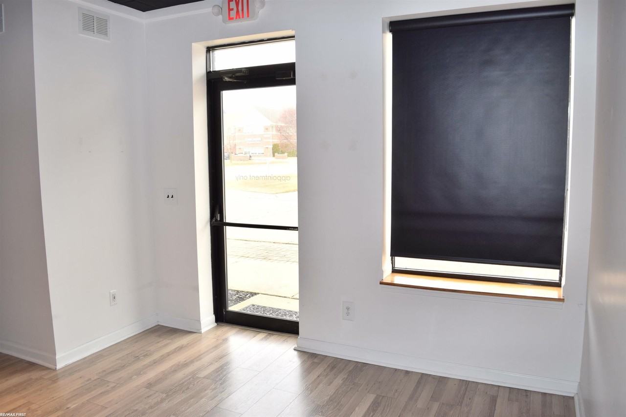 25326 Little Mack Ave - Photo 5 of 10