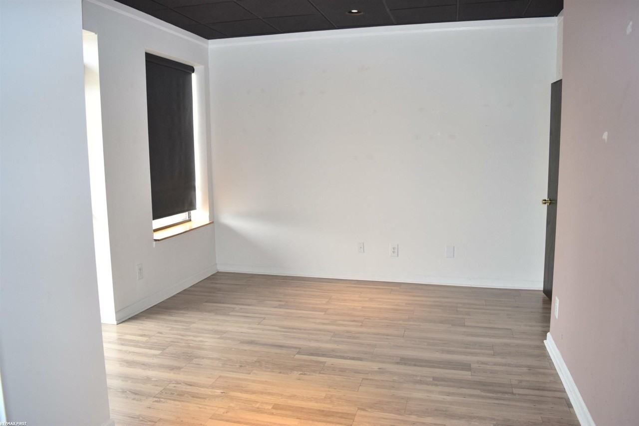 25326 Little Mack Ave - Photo 6 of 10