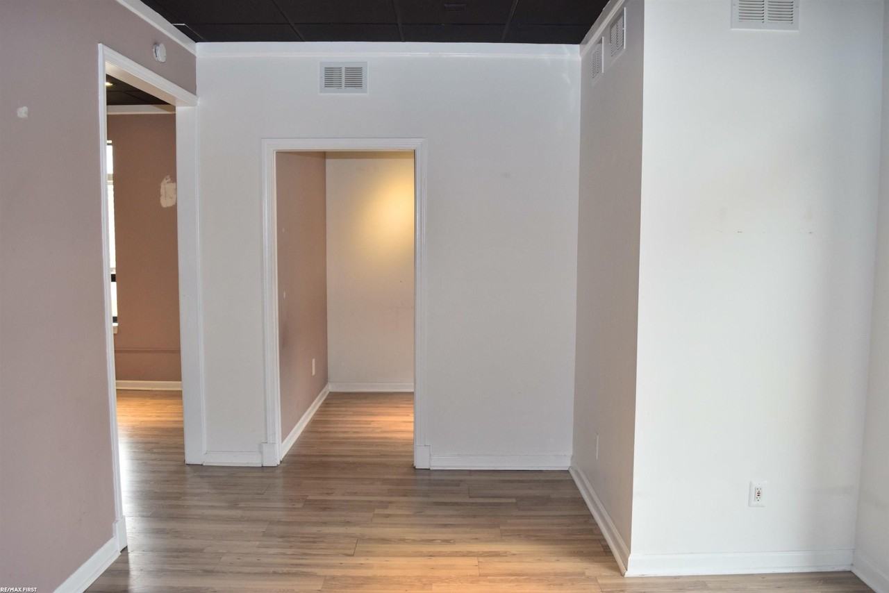 25326 Little Mack Ave - Photo 7 of 10