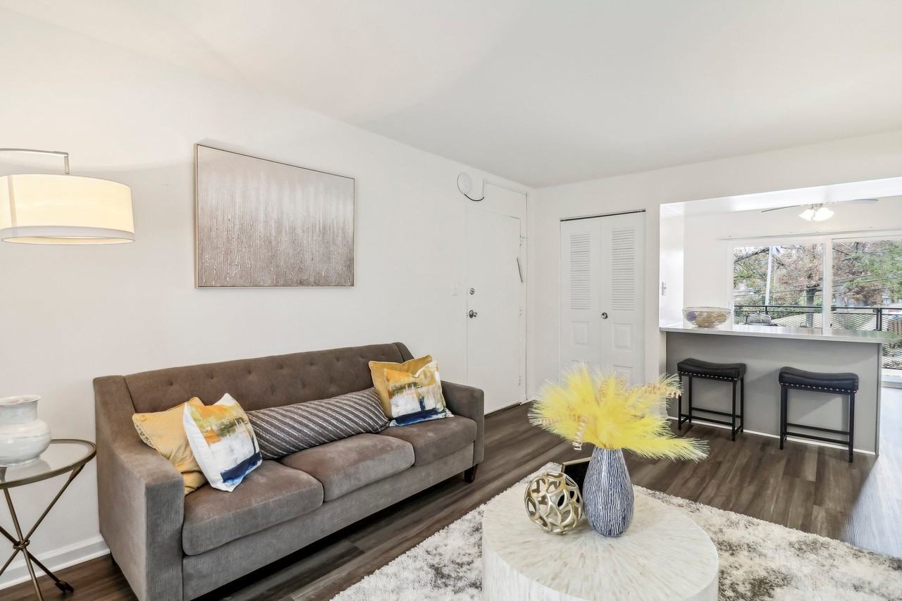 Oaks at Oxon Hill - Photo 6 of 50